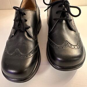 Dromedaris black leather wingtip oxfords. Sz 40 European/ 9/9.5 U.S.